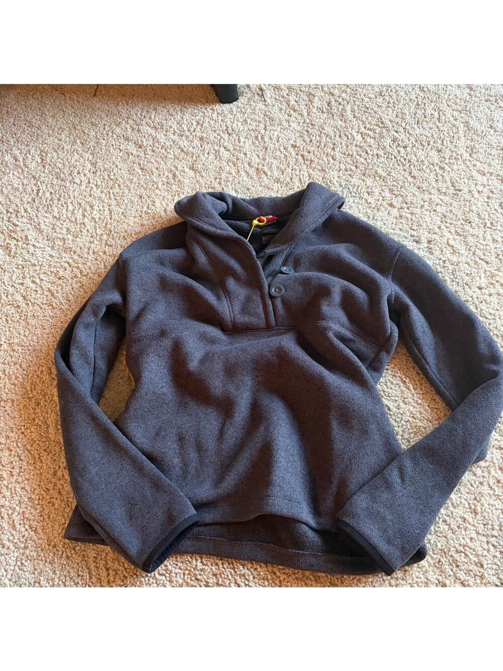 North Face Pull over sweater gray medium